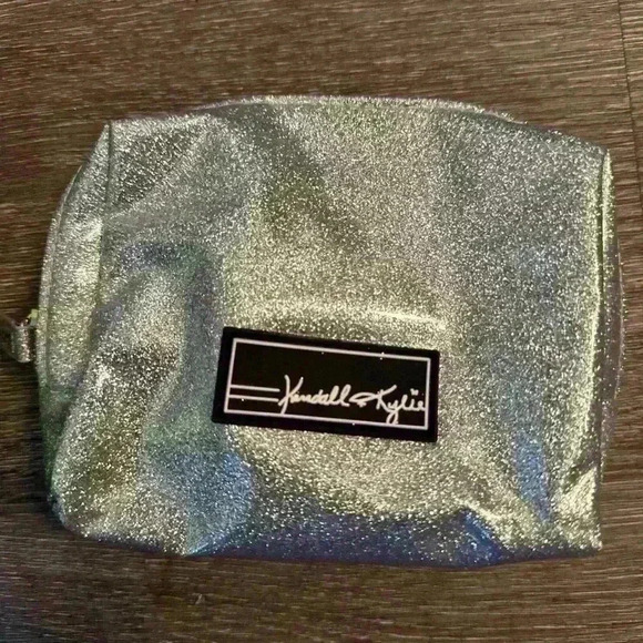 Kendall & Kylie Jaune/Yellow Vanity Case Makeup Bag w/xtra Bag new with tags - Picture 10 of 10